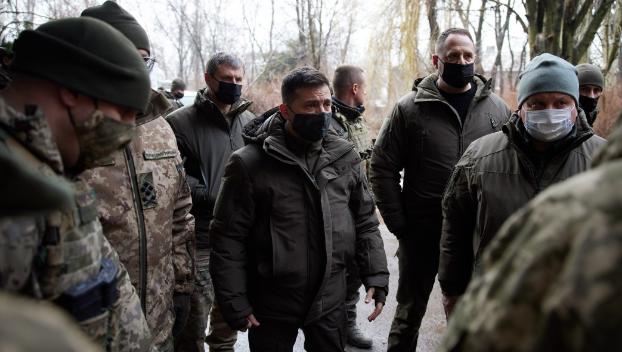 Зеленский отправил на Донбасс руководство ВСУ и министра обороны