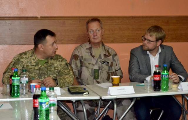 Посол Швеции посетил одну из воинских частей в зоне АТО
