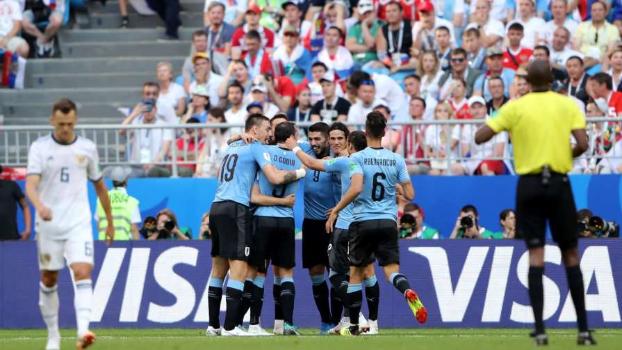 Уругвай разгромил Россию и вышел в 1/8 финала с первого места