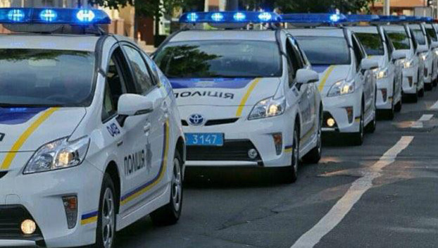 Угроза терактов в Донбассе заставила полицейских выйти на улицу