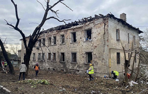 Владельцы поврежденного жилья в Константиновке получили помощь стройматериалами