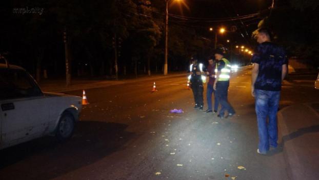 На пешеходном переходе в Мариуполе автомобиль сбил 35-летнюю женщину