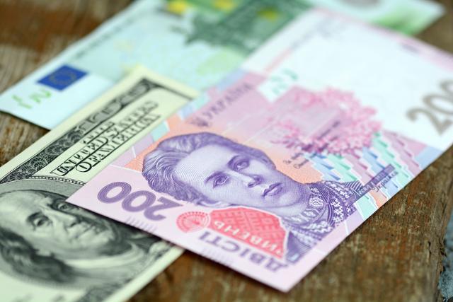 НБУ: Официальный курс гривни установлен на уровне 24,00 за доллар