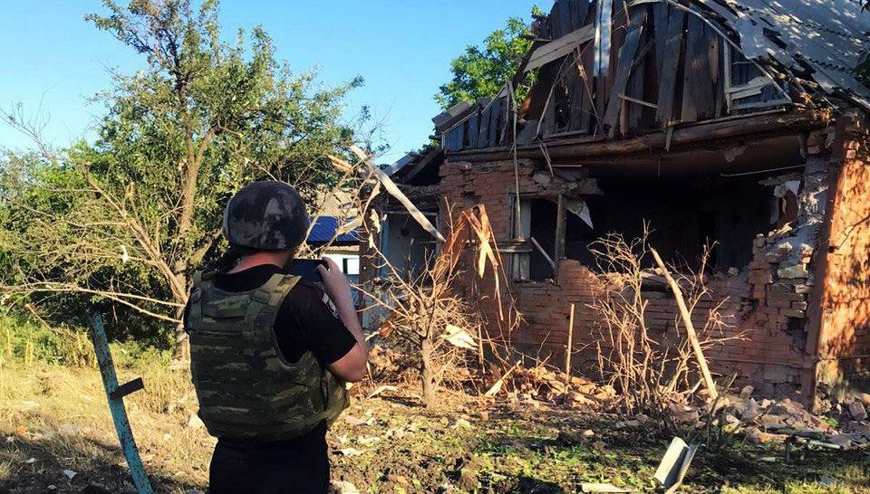 За сутки россияне нанесли 16 ударов по Донецкой области - фото разрушений