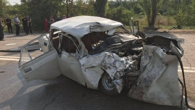 В Кривом Роге на перекрестке столкнулись автомобили, три человека погибли