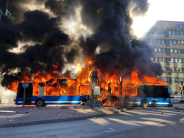 В Стокгольме взорвался пассажирский автобус, пострадал водитель