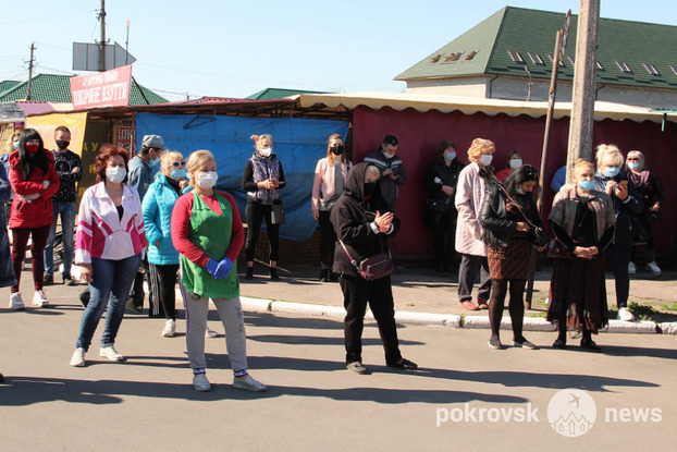 В Покровске предприниматели провели протест: требовали открытия рынков