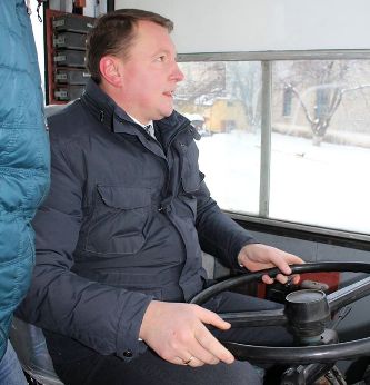 Мэр Краматорска попробовал себя в роли водителя троллейбуса