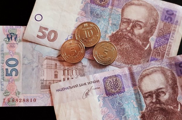 Кому в Украине пенсии повысят на 300 грн уже с 1 января