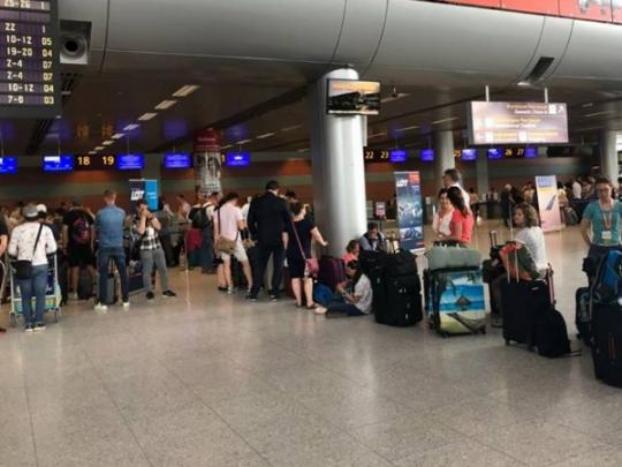 В аэропорту Львова задержали два рейса в Египет