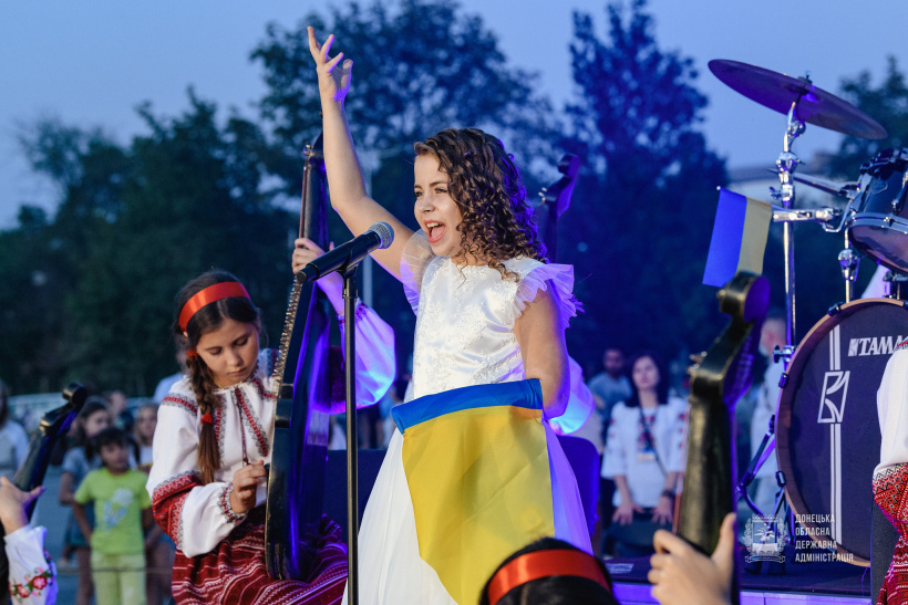 Переселенка из Донецка стала финалисткой детского конкурса Евровидение-2021