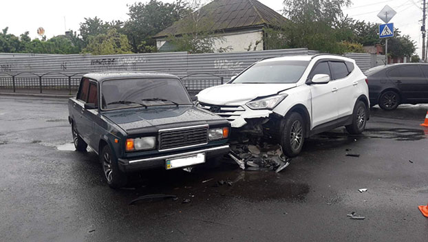 Машина «Мариупольгаза» в Мариуполе попала в аварию