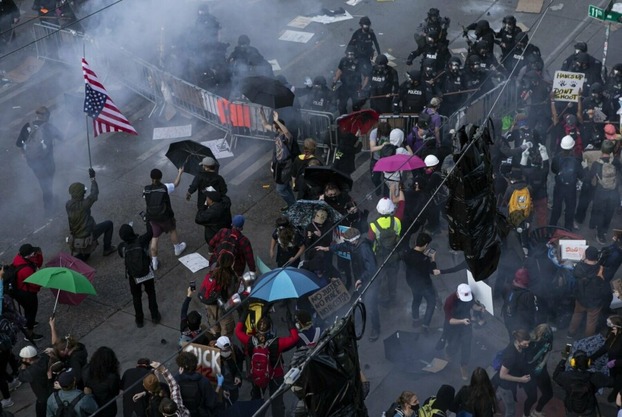Протестующие в США захватили центральные районы Сиэтла