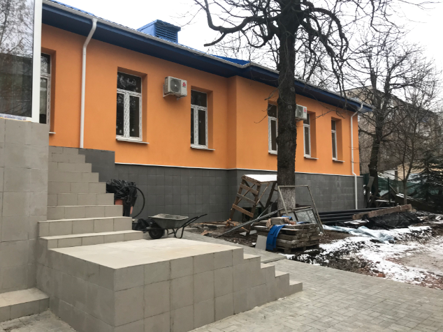 Трехлетний долгострой в Константиновке: когда на правобережье откроется лечебное учреждение
