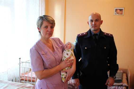 Слов'янські міліціонери затримали матір покинутого немовляти