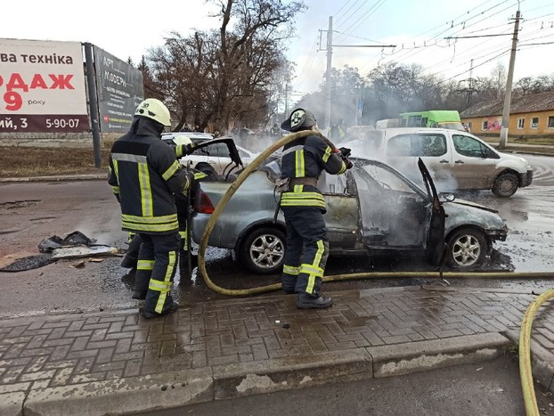 В Краматорске полностью сгорел легковой автомобиль