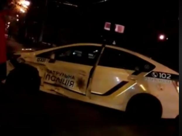 В Мариуполе полицейская машина попала в ДТП