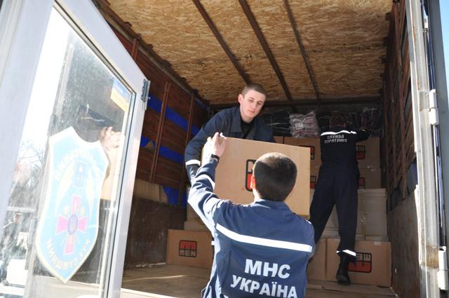 Гуманитарная помощь для вынужденных переселенцев была разгружена в Красном Лимане