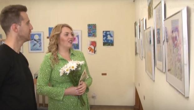 Переселенка з Костянтинівки відкрила свою виставку в Кропивницькому