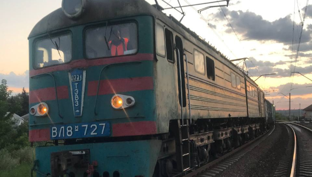 Поезд насмерть сбил пожилого мужчину в Славянском районе