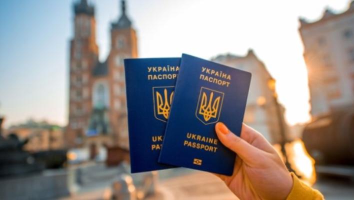 Нововведение для украинцев: внутренние и загранпаспорта можно оформить онлайн