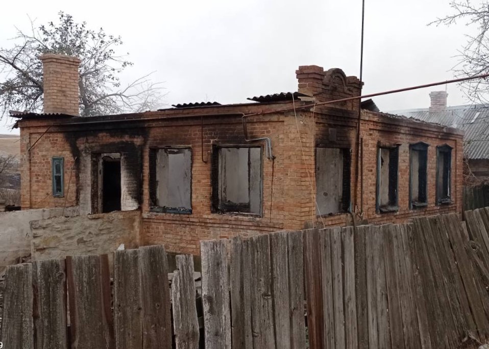 Во время пожара в частном доме в Покровске погиб мужчина