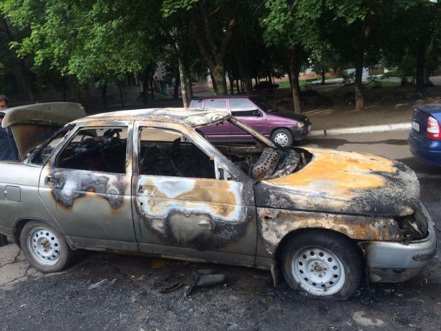 В Дружковке среди ночи загорелся автомобиль