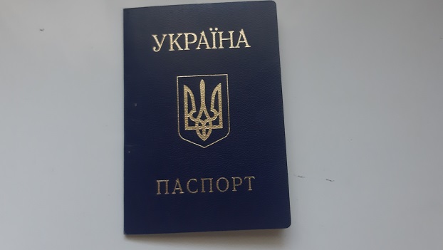 У кого из жителей Константиновки могут забрать паспорт-книжечку