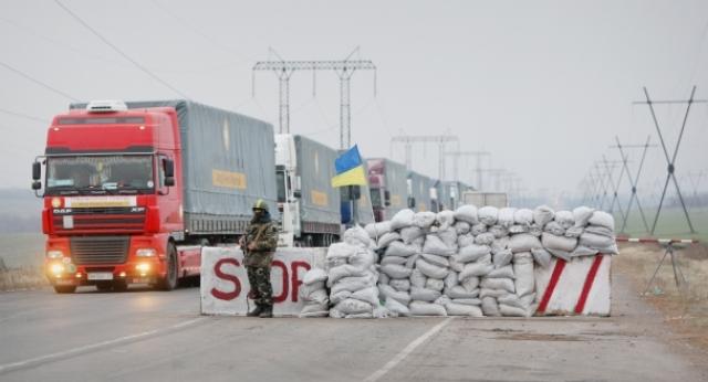 Гуманитарный штаб: 2 автоколонны с продуктами едут на Донбасс