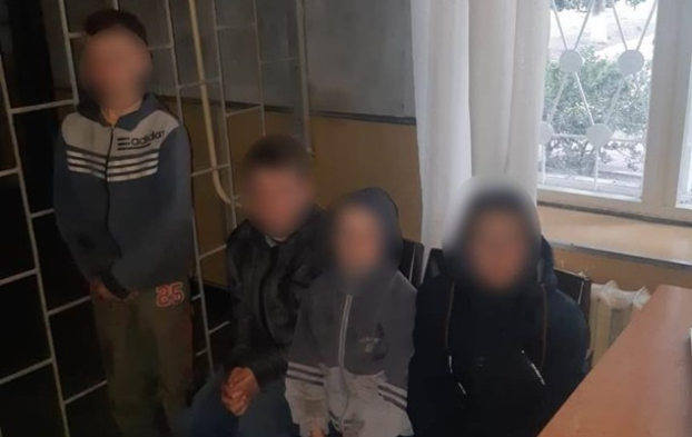 В Киевской области пьяные дети разгромили кладбище