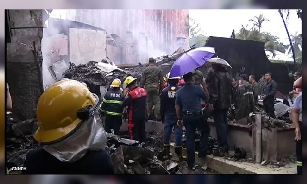 На Филиппинах во время падения самолета погибли 9 человек