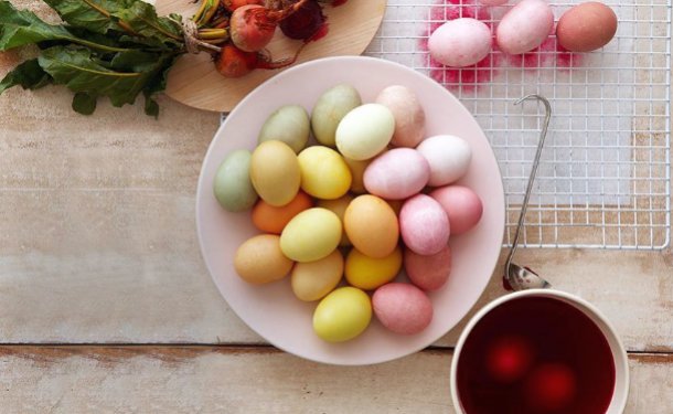Натуральные красители: как достичь яркого цвета при окрашивании пасхальных яиц