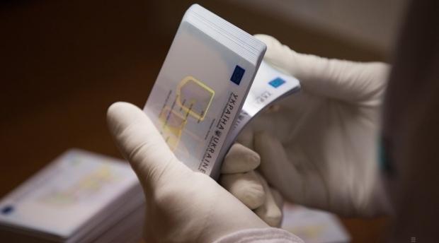 В первый день оформлено свыше 30 новых паспортов в виде ID-карт