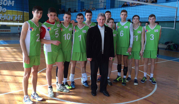 Спортсмены из Покровска вышли в финал волейбольной «Детской лиги»