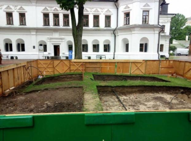 В «Софии Киевской» археологи раскопали монументальное сооружение XII века