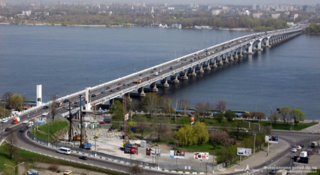 Новый Днепровский мост откроют для частного транспорта