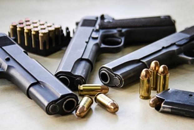 В Мариуполе полицейские призвали горожан сдать оружие, на которое нет разрешения