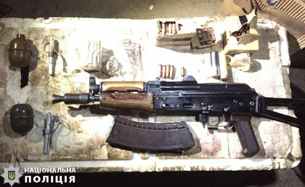 В Мариуполе в гараже обнаружили арсенал оружия
