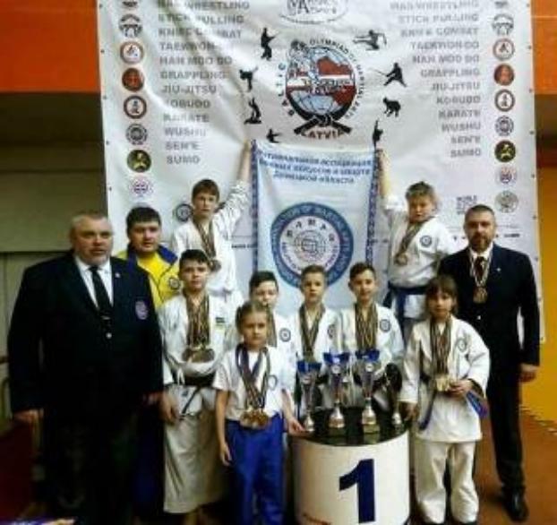 Мариупольские каратисты завоевали 58 медалей рижской чеканки