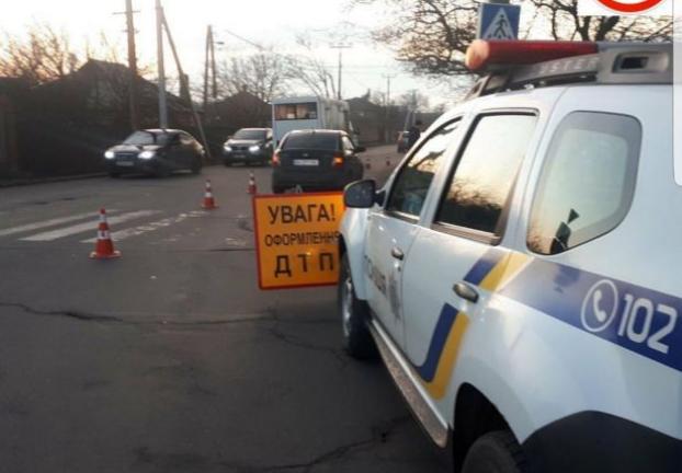 Девушка-водитель в Мариуполе сбила пешехода на переходе