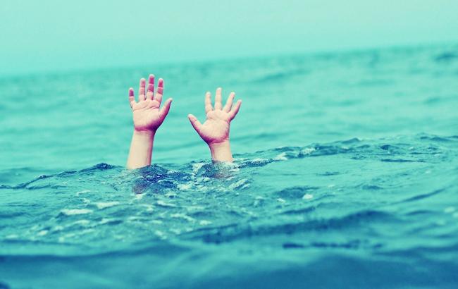 Под Бердянском во время шторма утонули девушка с ребенком