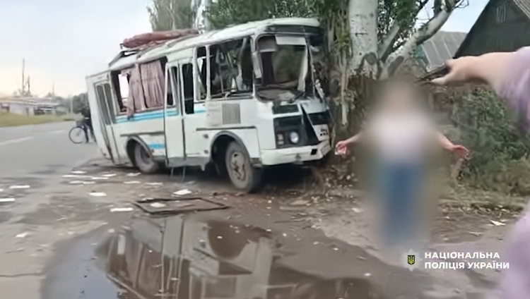 Удар FPV-дроном по автобусу в Константиновке: как парамедики спасали раненых