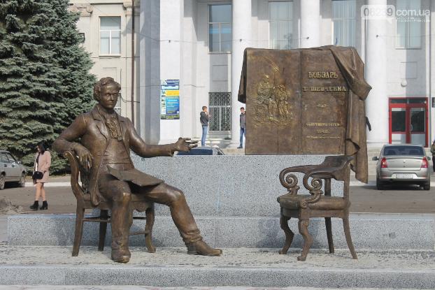 Новая скульптура в Покровске нравится не всем
