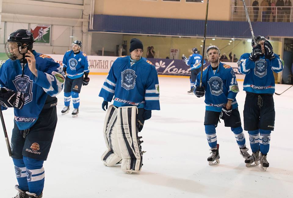 Ряды украинских хоккеистов поредели еще на один клуб