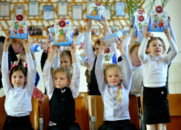 Фонд Бориса Колесникова поздравит детей Донбасса с новогодними праздниками