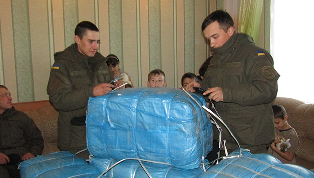 Помощь особенным детям Покровска передали военнослужащие