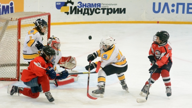 Хоккей: «Донбасс 2007» на последних минутах уступил харьковским сверстникам