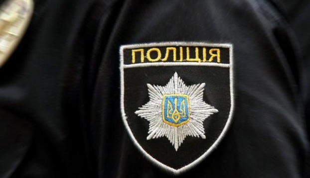 Двое полицейских избили мужчину на вокзале в Константиновке