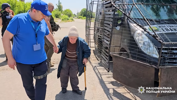 Из Константиновки эвакуировали шесть человек. Видео