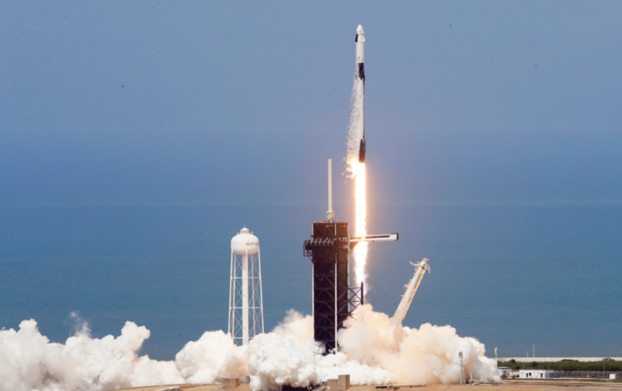 В США состоялся первый в истории запуск частной ракеты на орбиту 